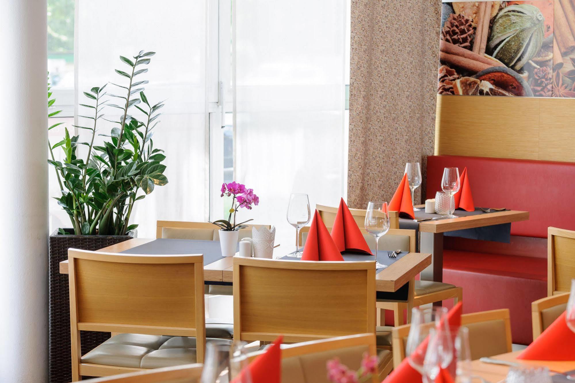 B&B Hotel Muenchen-Schwabing Екстер'єр фото
